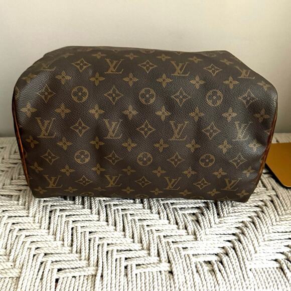 Louis Vuitton Vintage Speedy 30 in Traditional Monogram - Picture 3 of 10